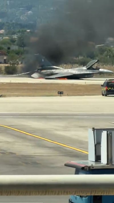 הטייס נשאר עד הרגע האחרון: מטוס קרב התרסק - כך זה נראה על מסלול הנחיתה