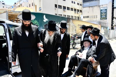 הגרמ"צ ברגמן בהנחת אבן הפינה באלכסנדר