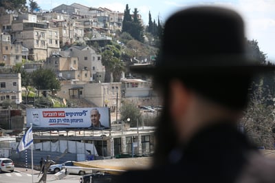 חרדי באזור התחנה המרכזית בצפת