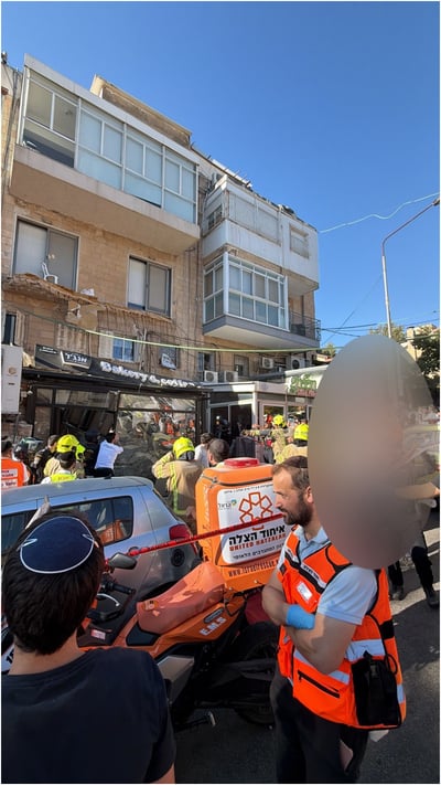 זירת אסון: מבנה קרס - לכודים פצועים והרוג במקום