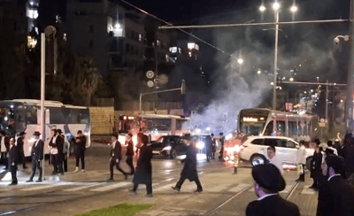 ירושלים בוערת: מסילת הרכבת הוצתה במהלך מחאות על מעצר אברך | צפו