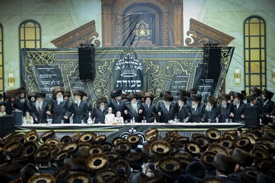 סעודת הודאה מוצ"ש נחמו בחצה"ק סקולען ירושלים
