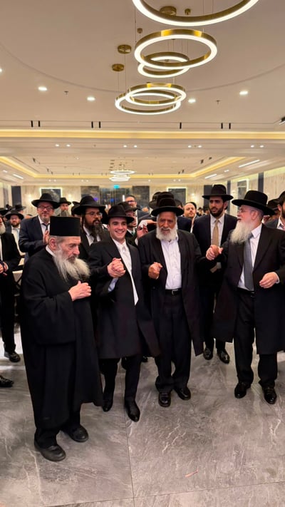 ענבי הגפן • בן הזקונים של רב השכונה ונכד חכם ניסים בן שמעון בא בברית הנישואין