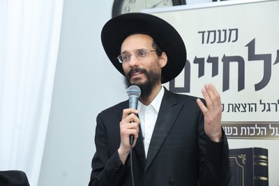 הוראה לנופשים: "איסור לעבור ברחוב הסמוך לציון רבי מאיר"
