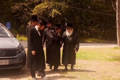 האדמו"ר מסקולען לייקווד במנוחה במונטיסלו