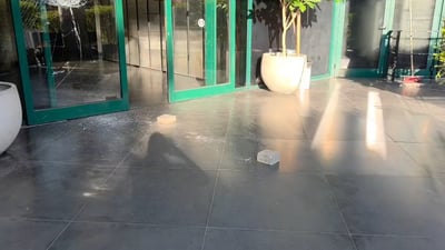 בפעם השנייה בחודש, לצד הדלת המנופצת: "דין האלוקים יפרע מכולכם"