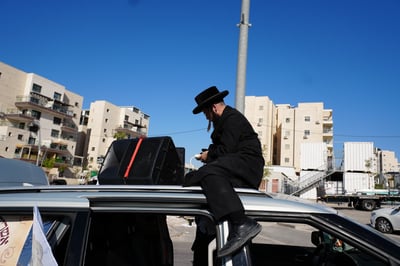 שיירת כבוד לעשרות 'עצורי סולברג' שנעצרו בהפגנה בבית השופט