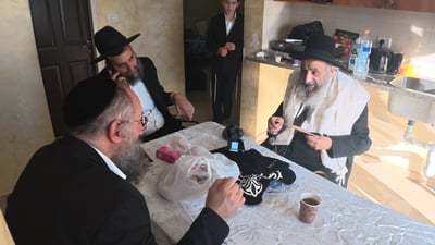  הגר"מ צדקה ביקר במקום הנופש של הפוסק הרב בנימין חותה במירון