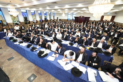 מאות הורים בוועידת חינוך בירושלים במעמד גדולי ישראל
