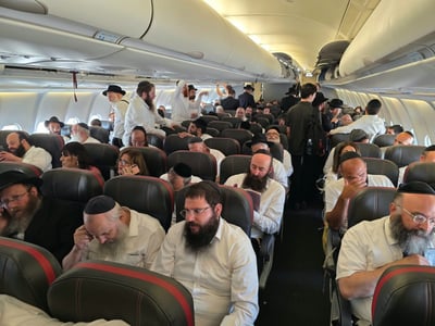 בטיסה מיוחדת: חסידי חב"ד עלו לציון הגה"ק רבי לוי יצחק שניאורסון בקזחסטן