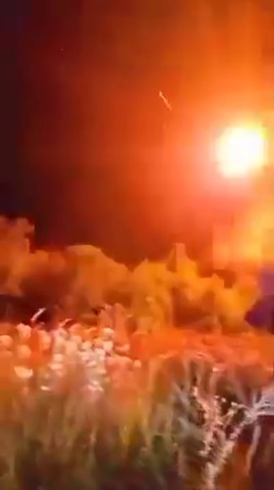 חיילים רוסים מיירטים רחפן בירי מנשק קל | צפו