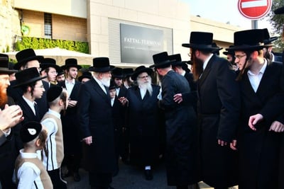 האדמו"ר מצאנז קלויזנבורג בהופעתו בארה"ק בביקור הקודש