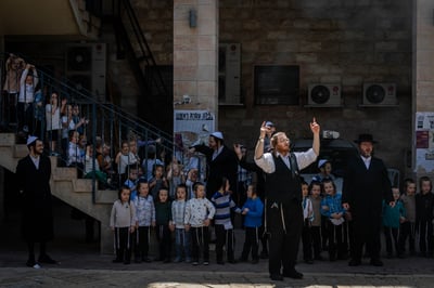 המדינה מתנה תקצוב מוסדות חינוך: דרישה ללימודי ליבה מלאים
