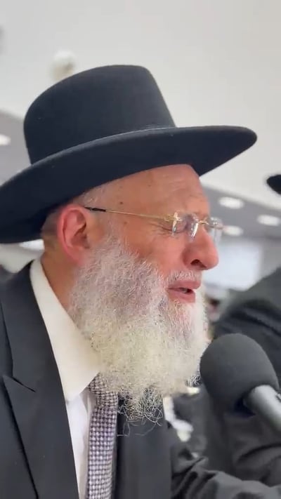 אלפים בסליחות הראשונות בישיבת 'אור החיים' עם הגאון רבי ראובן אלבז