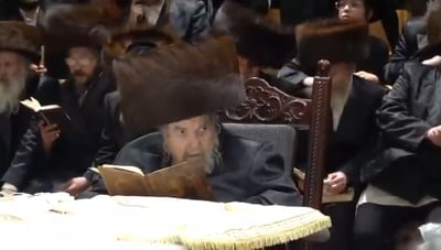 חסידי בעלזא שרו "המבדיל" בניגון ספרדי לכבוד פתיחת הסליחות
