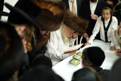האדמו"ר ממבקשי אמונה בחיפה