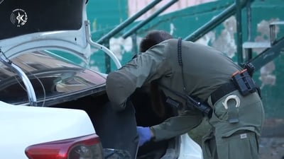 לבנות חבלה שנגנבו מהצבא נתפסו מאחרי ארון חשמל; שני אחים נעצרו