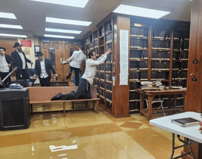 כשהמים עלו: תמימי 770 פינו את הספרים במהירות וחזרו לשקידתם