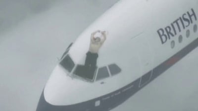 22 דקות של אימה: כך שרד הטייס שנשאב מחוץ למטוס בגובה 5,000 מטר