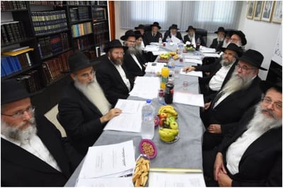 הוראה חד משמעית של בית הדין: "חל איסור על חסיד חב"ד להתמודד לכנסת ללא אישור"