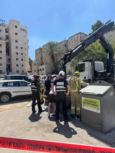 יצירתי: השליך את אחיו תשוש הנפש לפח מוטמן והותיר אותו למות