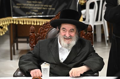 האדמו"ר מויז'ניץ שליט"א בקבלת קהל