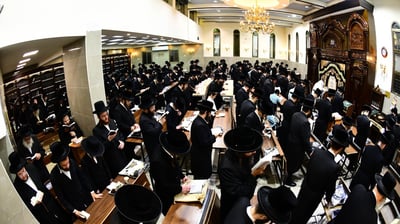 סליחות ראשונות בחצה"ק קרעטשניף י-ם