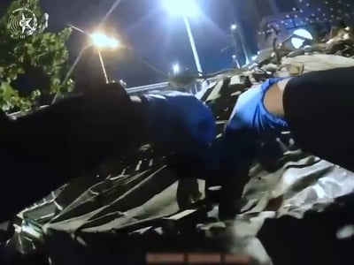 השוטר ההמום תיעד: פרק את האקדח – והכדור נפלט מהקנה