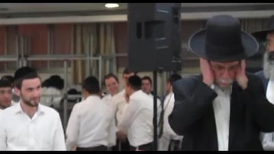 התלמיד בירך "שחלק" בשם ומלכות - ראש הישיבה אטם אוזניים