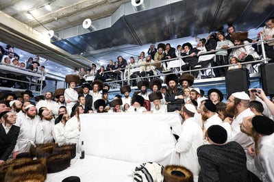 מוצאי ראש השנה אצל הגאון האדמו"ר מתורת חכם שליט"א
