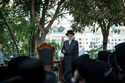 האדמו"ר מסערט ויז'ניץ שליט"א בתשליך