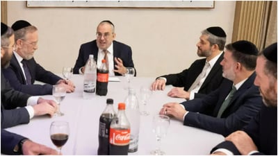 אשר בראש השולחן: דגל התורה בישיבת היערכות ראשונה