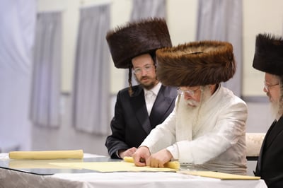 ערב ומוצאי יום הכיפורים בחצר נדבורנה ירושלים • צילום: שימי פ.