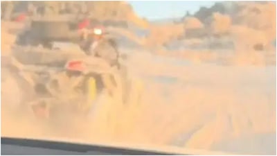 מרדף משטרתי ברכסים: רכב ללא לוחיות נמלט ממחסום