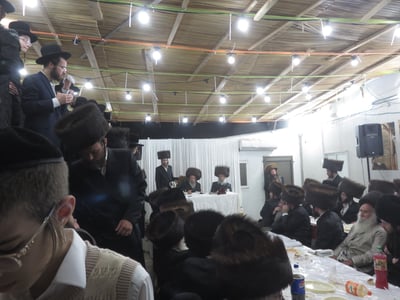 האדמו"ר מזוועהיל שליט"א בטיש חול המועד