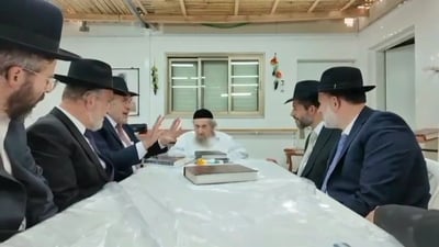 חברי הכנסת בסוכת הגר"ד לנדו