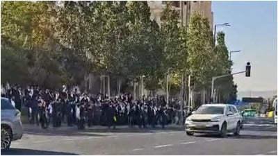 מחאות הפלג: כביש 4 נחסם, הרכבת הקלה הופסקה ומפגין נדרס