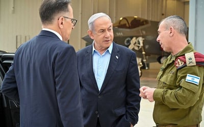 אבי גיל עם ראש הממשלה נתניהו במהלך המלחמה