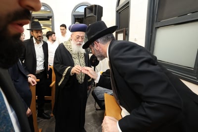 "לא נשארו לנו גדולים בדור היתום הזה!" | הראש"ל פרץ בבכי