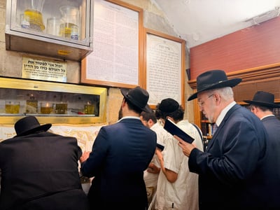 חבר הכנסת יעקב אשר בציון הרשב"י במירון