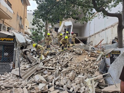 סריקות נרחבות בזירת קריסת המבנה בתל אביב