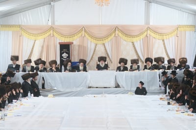 האדמו"ר מנדבורנה שליט"א בשבת ההתאחדות במירון | צילום: מ. אדלר