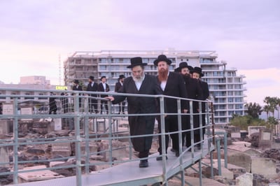 האדמו"ר מסטוטשין שליט"א בטבריה | צילום: מ. אדלר