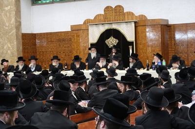 סעודת ההילולא בישיבת טשעבין | צילום: מ.א. נוימן