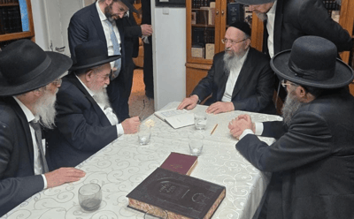 הגר"א סאלים במעונו של הגרי"ח סופר
