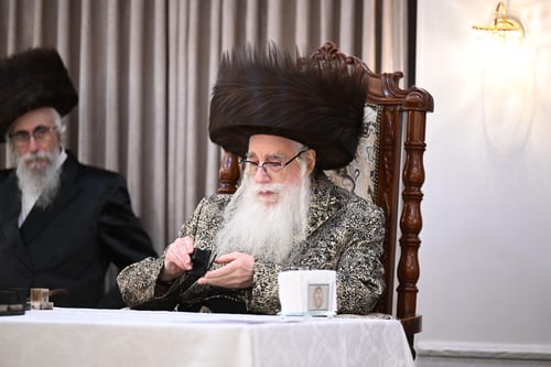 מה גילה האדמו"ר מצאנז בתוך בתי התפילין? הבשורה וה'קול קורא' החדש
