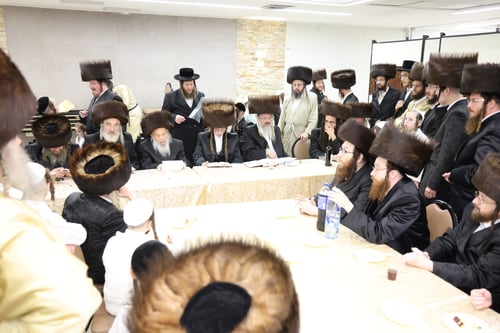 רגע קסום בחתונה: צפו כשהאדמו"ר התרומם באוויר בריקוד בנישואי בתו