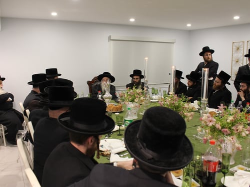 הנגידים ממונסי התכנסו וזכו לקבל דובשנית מכסף וברכת קודש מהאדמו"ר