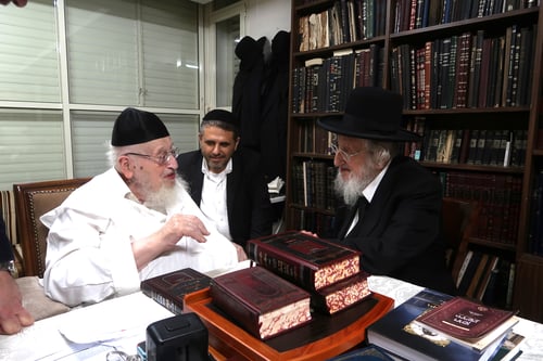 "הדלת נעה על ציריה": גדולי ישראל עלו בזה אחר זה להתברך אצל ראש הישיבה