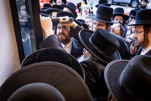 רגעים היסטוריים: האדמו"ר מסאטמר חנך את השטיבלעך החדשים בווילאמסבורג